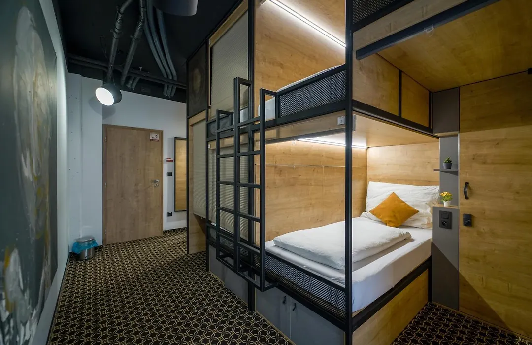 Chors Like A Hotel - Capsule & Nft Boutique Hostel Bratislava - City Center-1