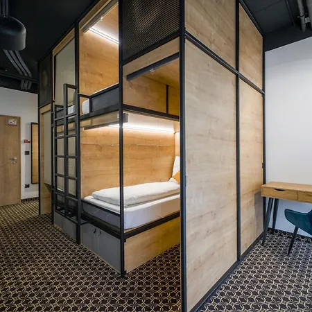 Chors Like A Hotel - Capsule & Nft Boutique Hostel Bratislava - City Center-3